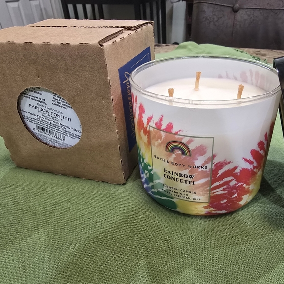 Bath and Bodywork White Barn 3 wick 2 PC Rainbow Confetti candles - Picture 2 of 2